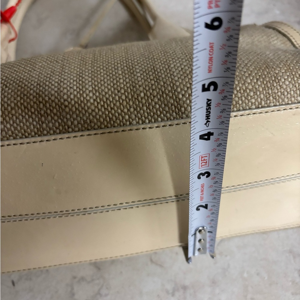 Authentic vintage Tod's Cream and Beige Shoulder Bag with Gloss Trim - Picture 10 of 12